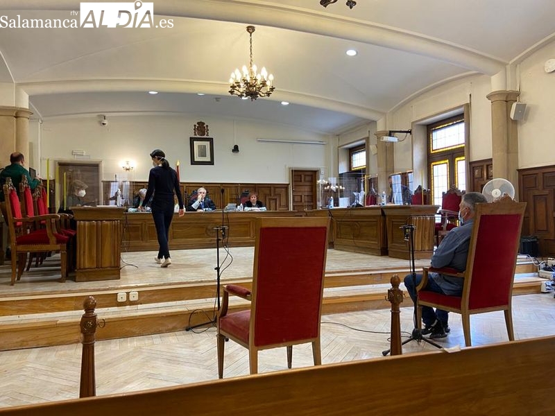 Acuerdo entre las partes para el acusado de abusar sexualmente de una menor de 16 años