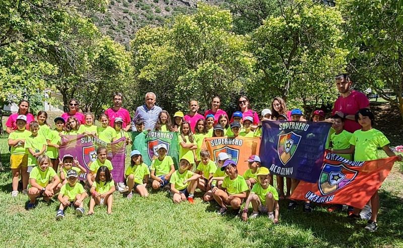 Medio centenar de niños de la provincia disfrutan del deporte y la naturaleza en un campamento en Aldeaduero