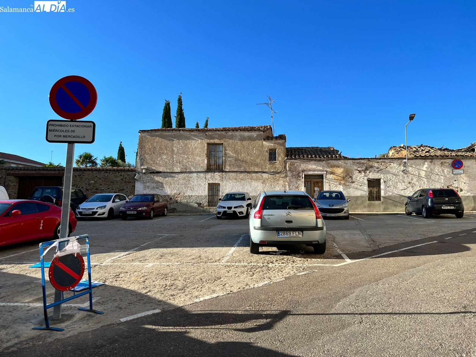 Los vecinos de la Plaza de la Alegría se quejan de que les quitan el aparcamiento para dárselo a los comerciantes