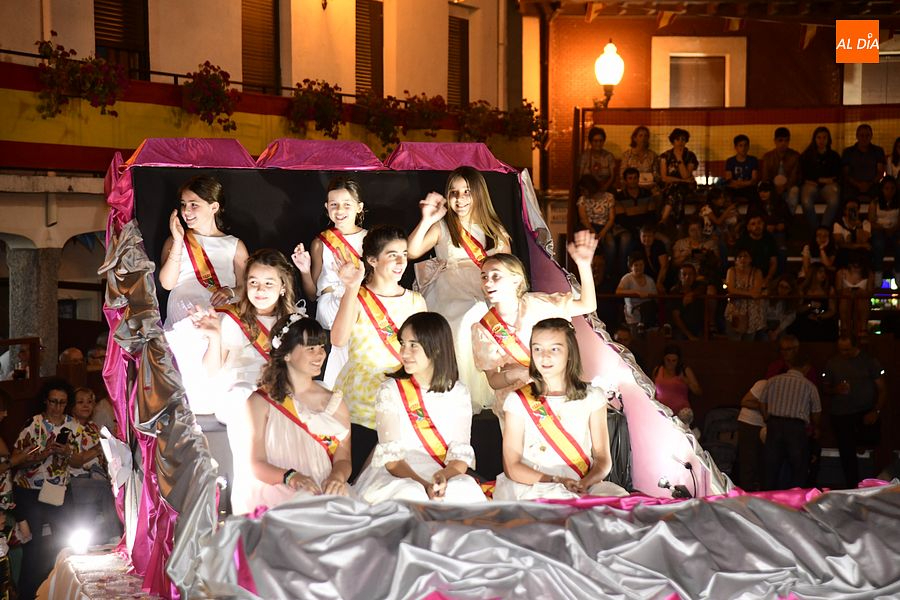 Moteros, piratas, pacifistas y la Corte de Honor, abren las fiestas del Corpus en La Fuente de San Esteban