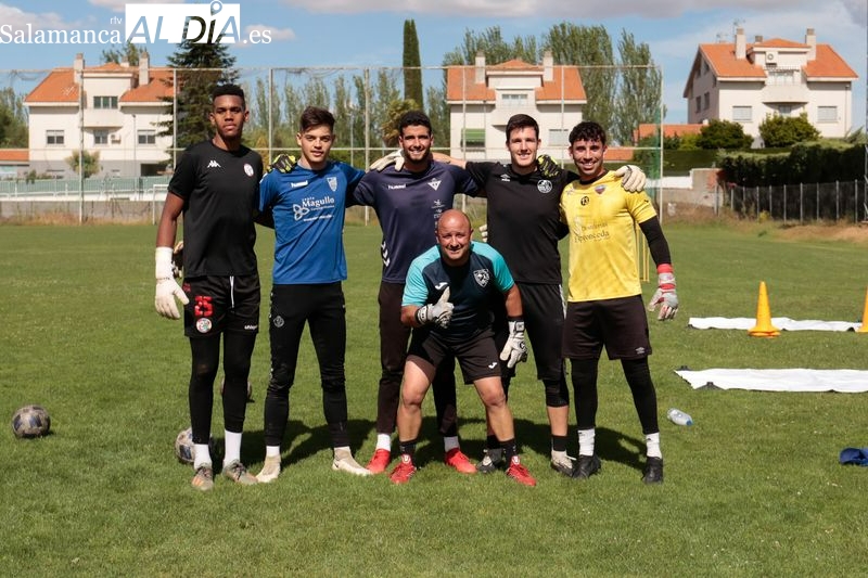 Luis Hernández hace de jefe de los porteros: Benítez, Mike, Cascajo, David y Moha ya están de pretemporada