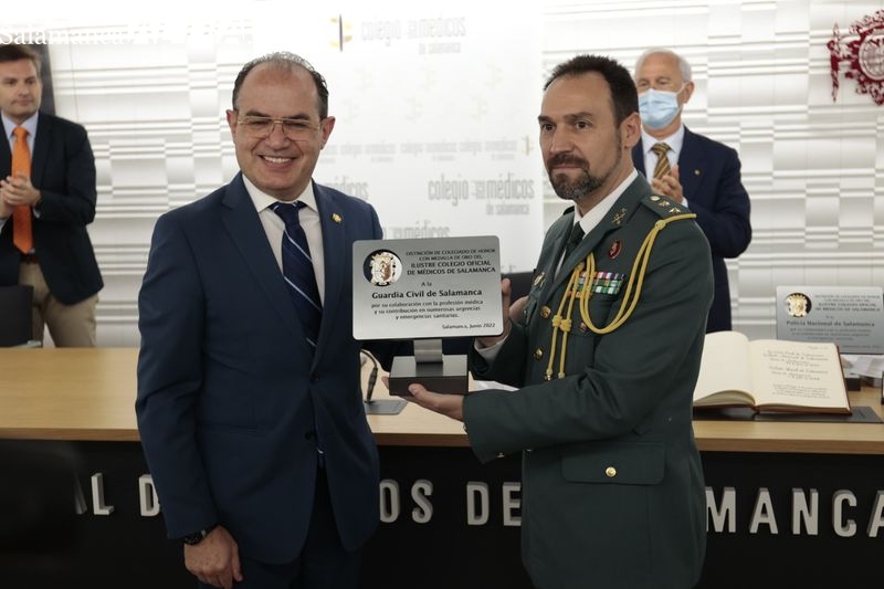 El Colegio de Médicos distingue a 42 profesionales, así como a la Guardia Civil y la Policía Nacional