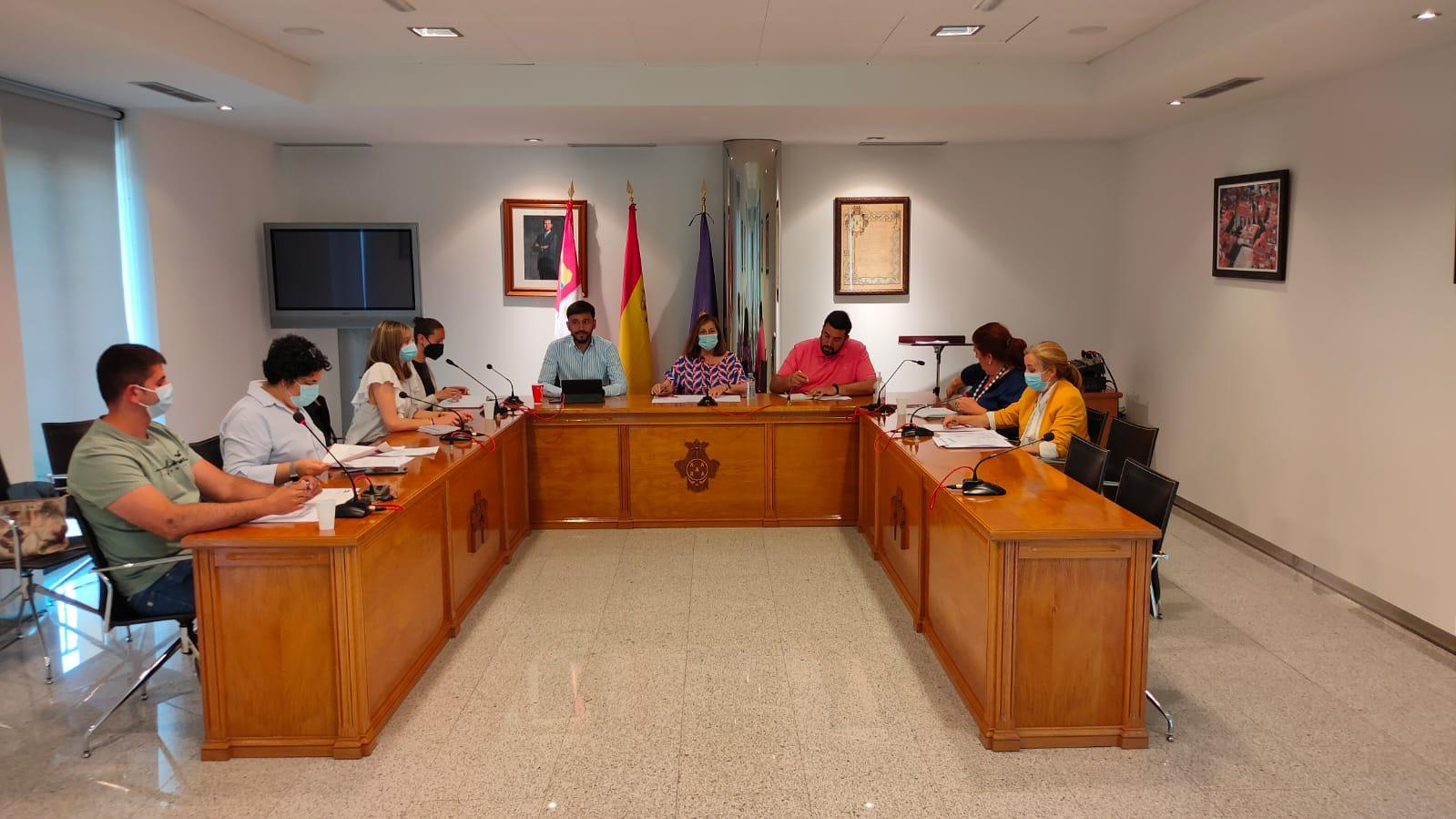 Tensión y posturas enfrentadas protagonizan el debate en Pleno de la situación sanitaria en la zona básica de salud, que acaba con el si de PSOE y PeC y la abstención del PP