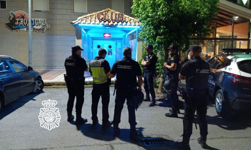 Gran despliegue policial en cuatro clubes de alterne salmantinos