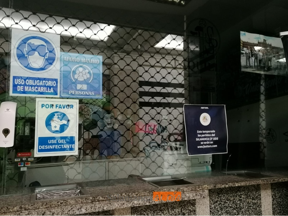 Un representante del Salamanca UDS acude al juzgado tras la citación de la boutique