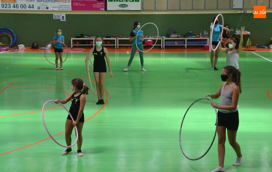 La Escuela de Gimnasia Rítmica ofrecerá el viernes su exhibición de fin de curso