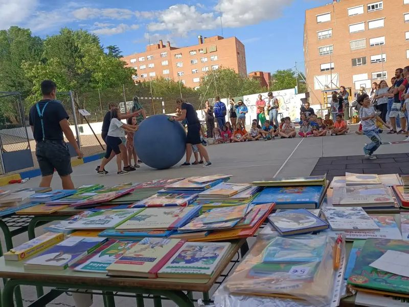 Mercadillo Solidario en el Colegio Antonio Machado 