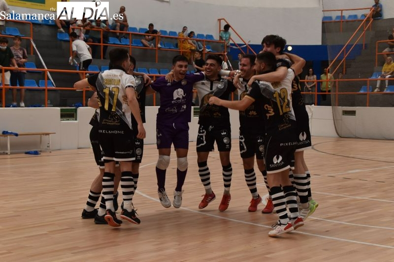 Unionistas FS asciende a Segunda B tras imponerse en la final del playoff (10-0)