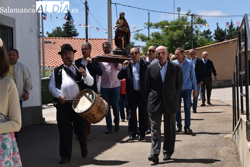 Vecinos se viste de gala para la procesión de San Juan Bautista 