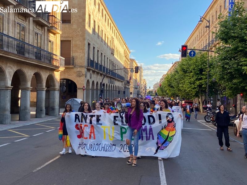 El Orgullo Charro LGTBI+ recorre las calles de Salamanca: Ante el odio, saca tu pluma 