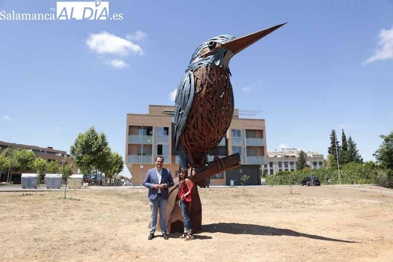¿Has visto la nueva escultura gigante junto a la Isla del Soto?