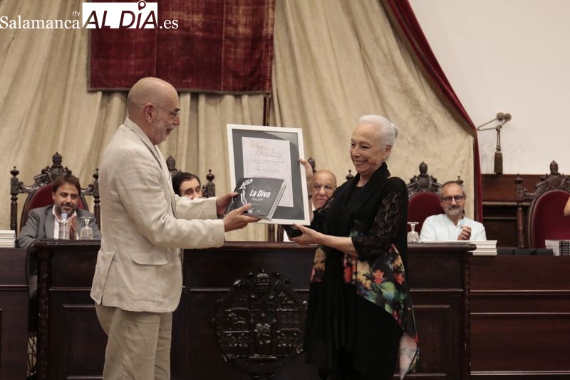 Entrega de medallas del 30 Aniversario de la Cátedra de Danza Alicia Alonso