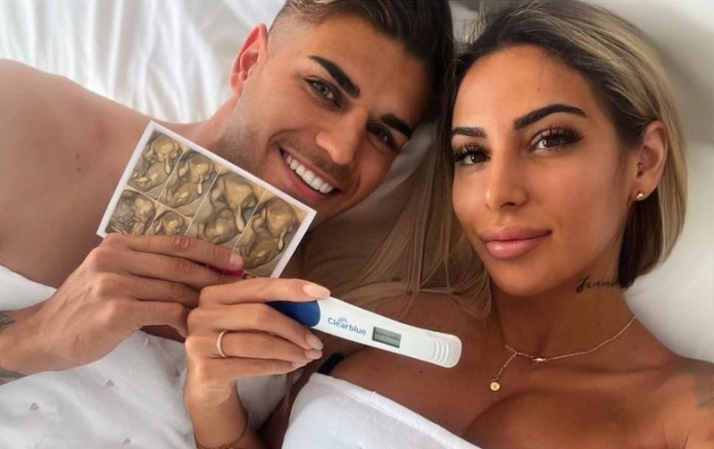 El futbolista salmantino que anuncia su próxima paternidad junto a la famosa Rocío Amar