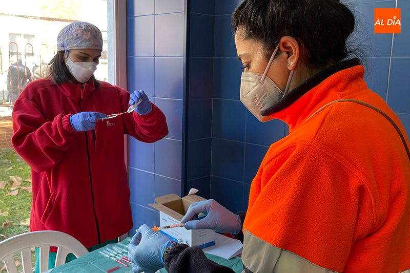 Las convocatorias para vacunarse de la 3ª dosis se mantienen en verano