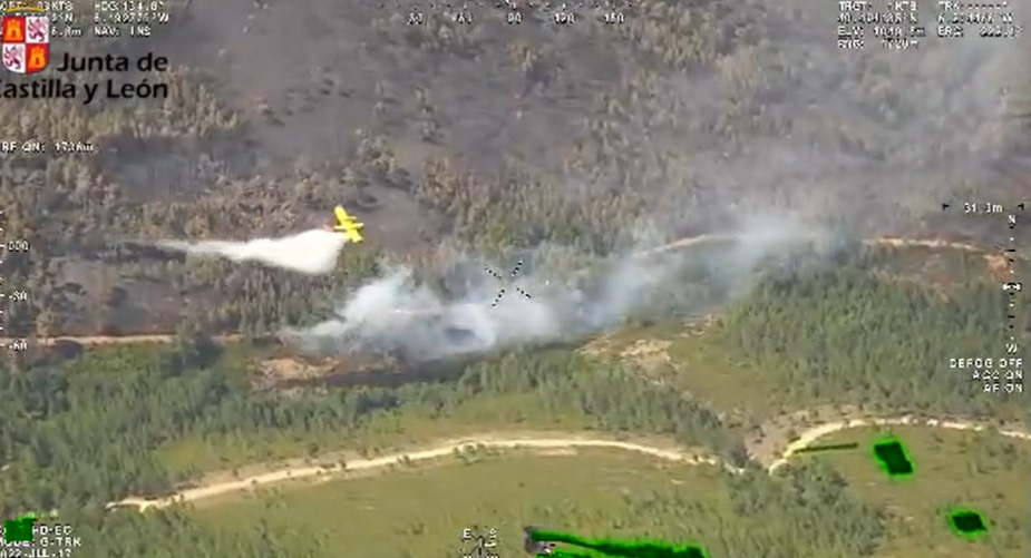 El viento provoca varias reactivaciones, aunque deja de ser el incendio de mayor ‘potencial’ de la región