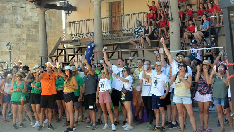 Las Peñas abren las Fiestas de Santiago en Sobradillo