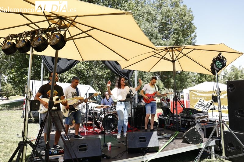 Los Trastos de Marina ponen la música en un día repleto de actividades en la Isla del Soto