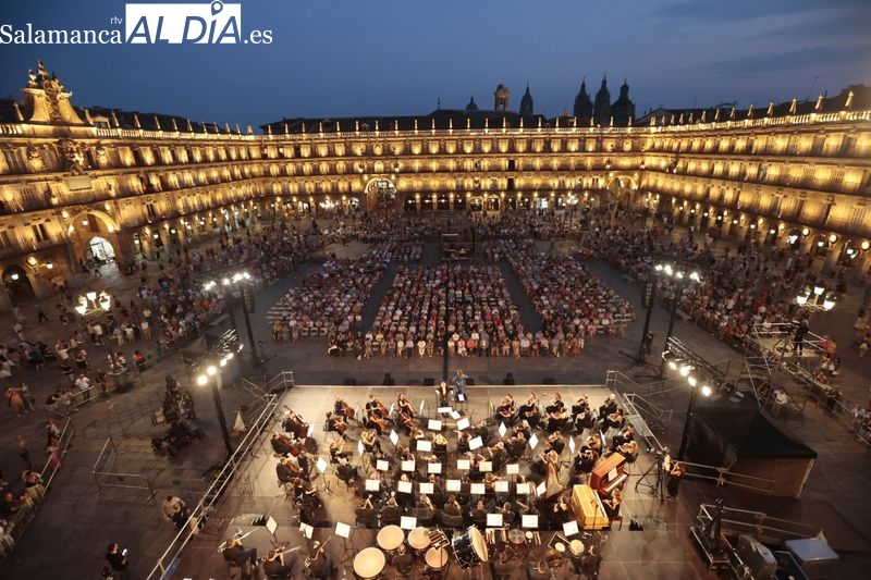 La Plaza Mayor suena a zarzuela con la Orquesta Sinfónica y Coro de RTVE 