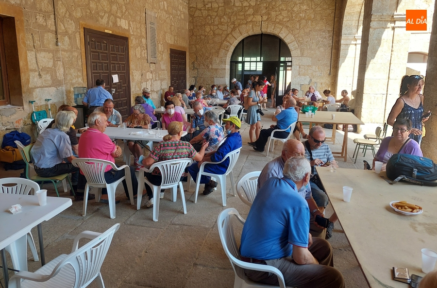 Ciudad Rodrigo recibe a más de un centenar de vecinos desalojados de Guadapero y Morasverdes