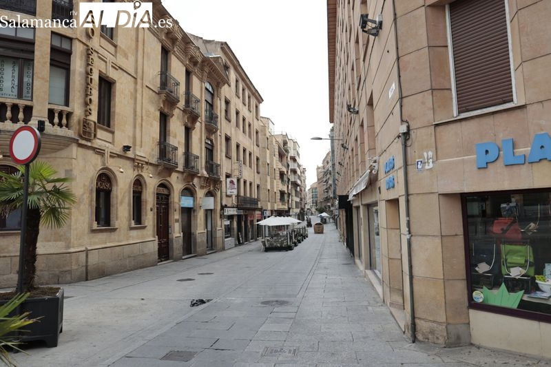El calor sofocante deja las calles desiertas