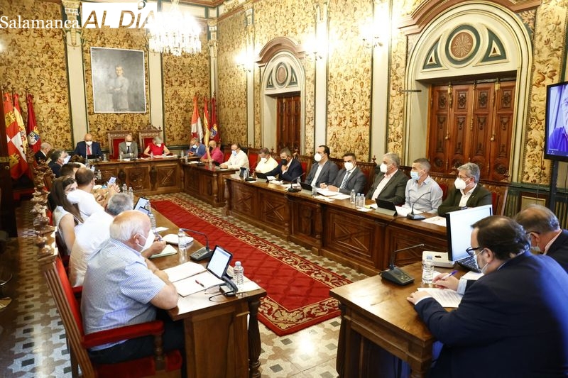 El pleno de la Diputación, con los votos de PP y Cs, insta al Gobierno a retirar el mapa concesional del transporte 