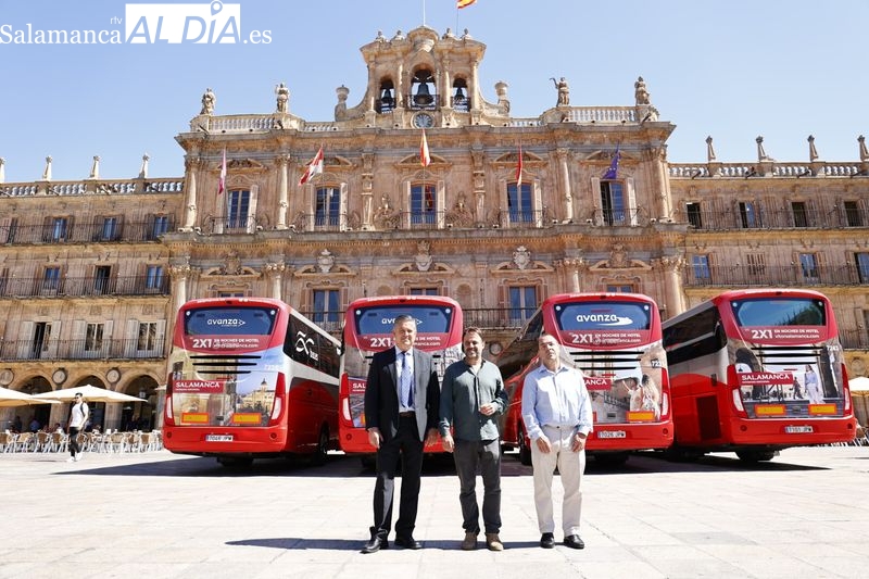 Los autobuses en los que se promociona la ciudad de Salamanca