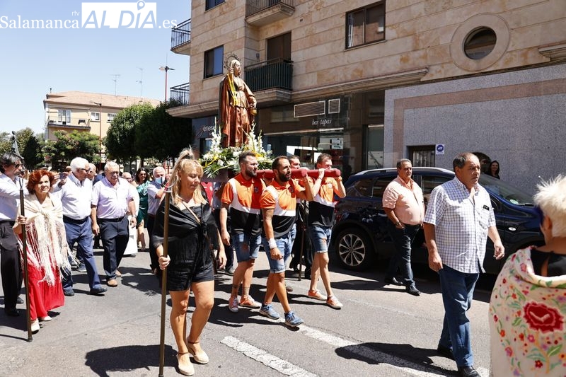 Santa Marta procesiona con la patrona en el día grande de las fiestas