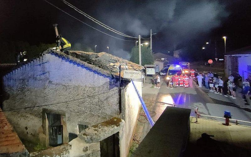 Susto en Monleras tras incendiarse la panadería