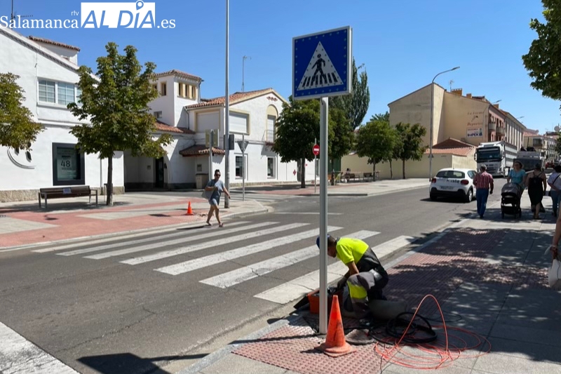 El Ayuntamiento pone punto y final a los semáforos sin servicio en la ciudad, colocando una señal luminosa en el paso del parque La Huerta como primera medida