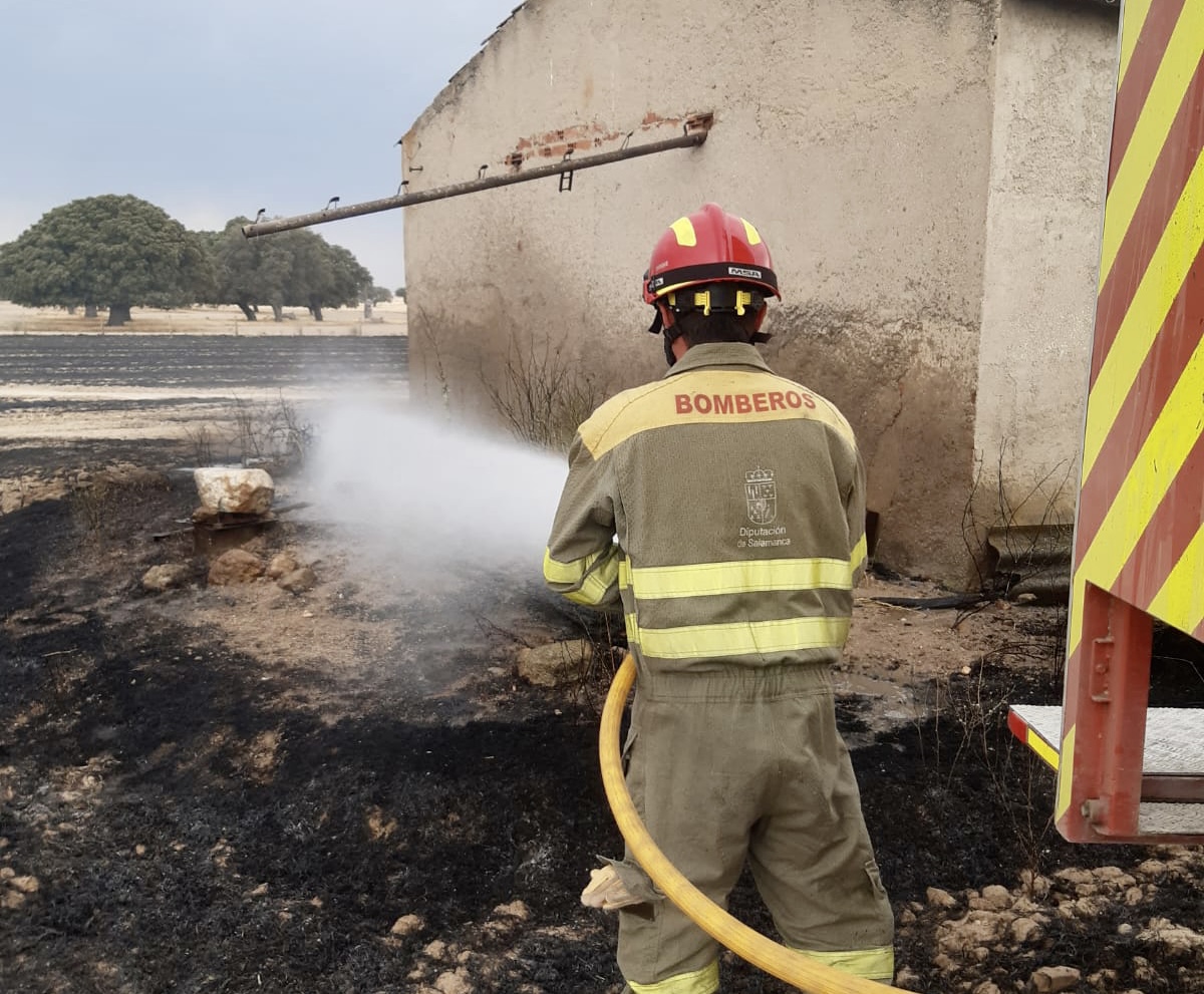 Sofocado un potente incendio declarado en el termino de Santiago de la Puebla 