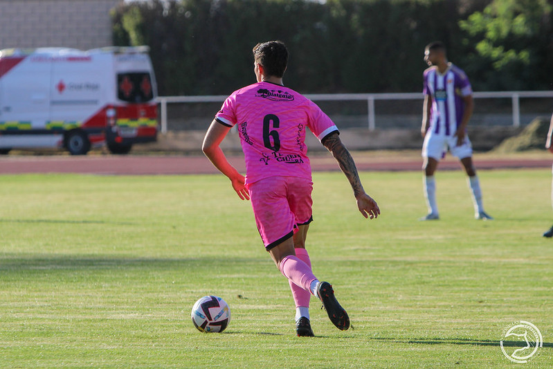 Óscar Sanz cae lesionado en Unionistas a un mes de empezar la Liga