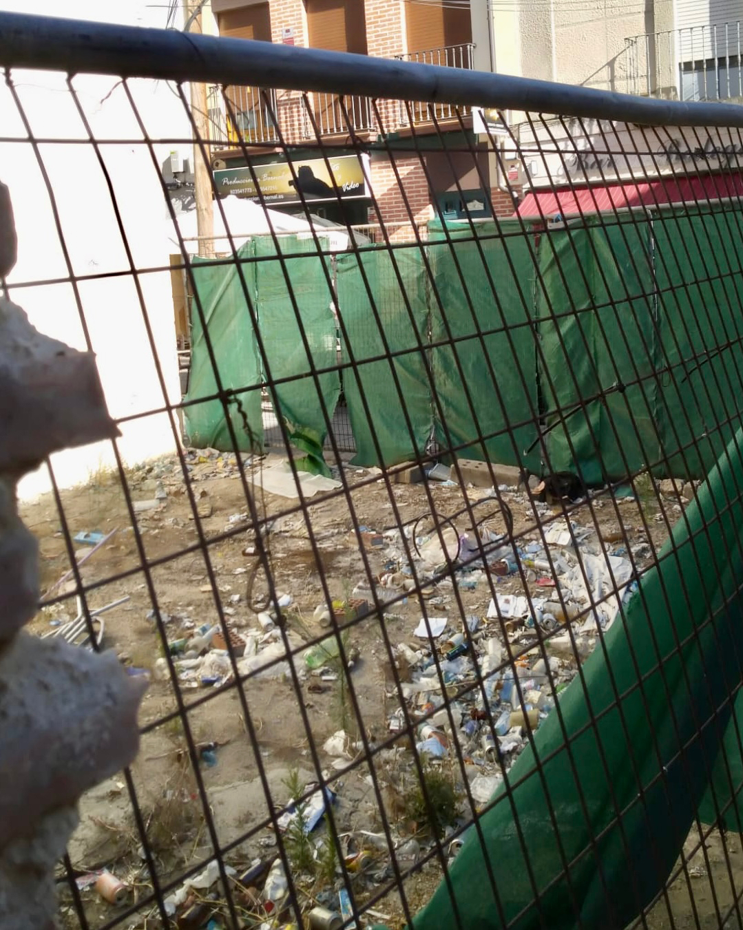 Peñaranda en Común denuncia el incumplimiento de la ordenanza que exige la limpieza de solares