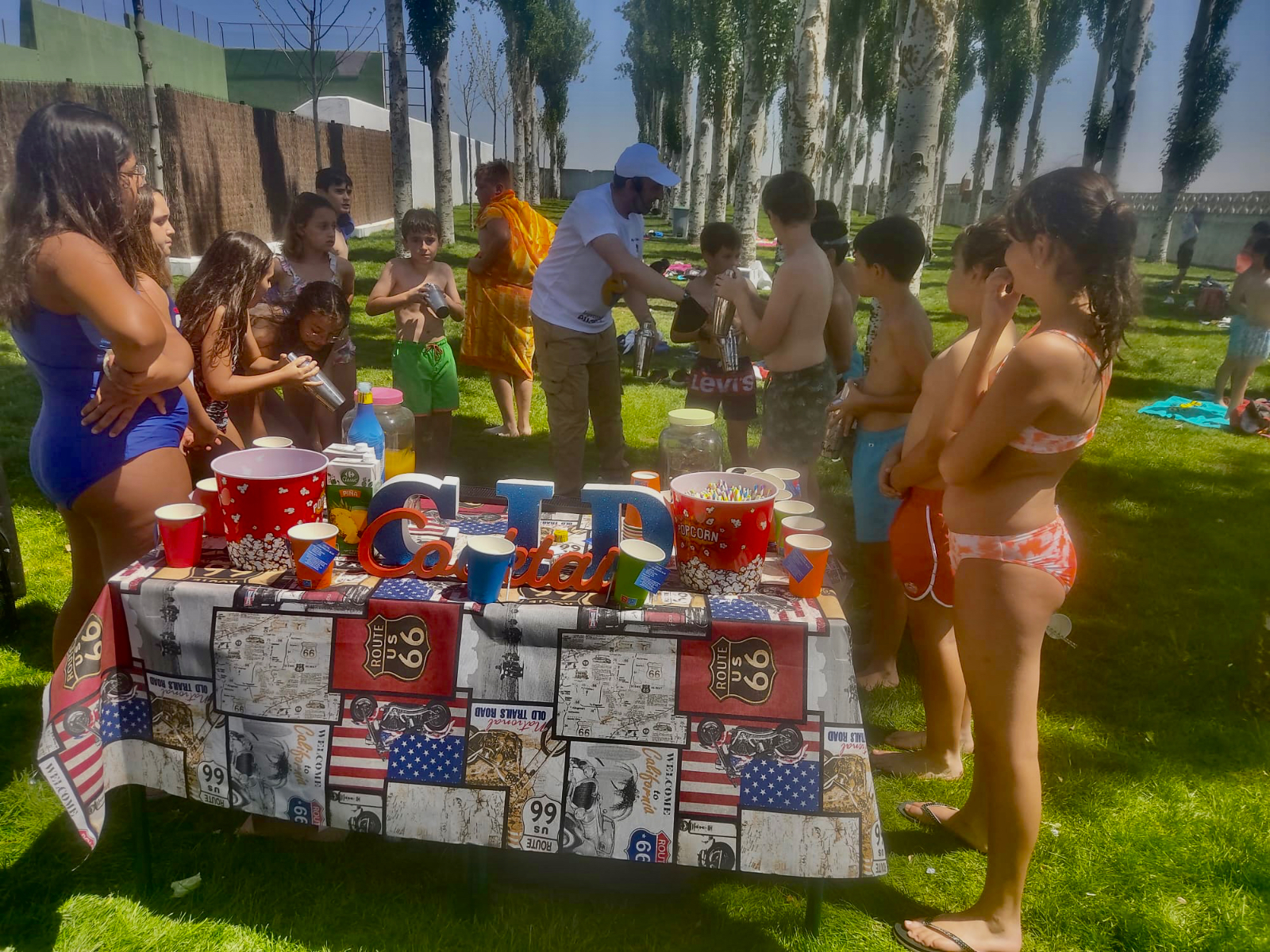 Teo Marcos sorprende con un original cóctel ideado para multitudinarios campamentos de verano del CID