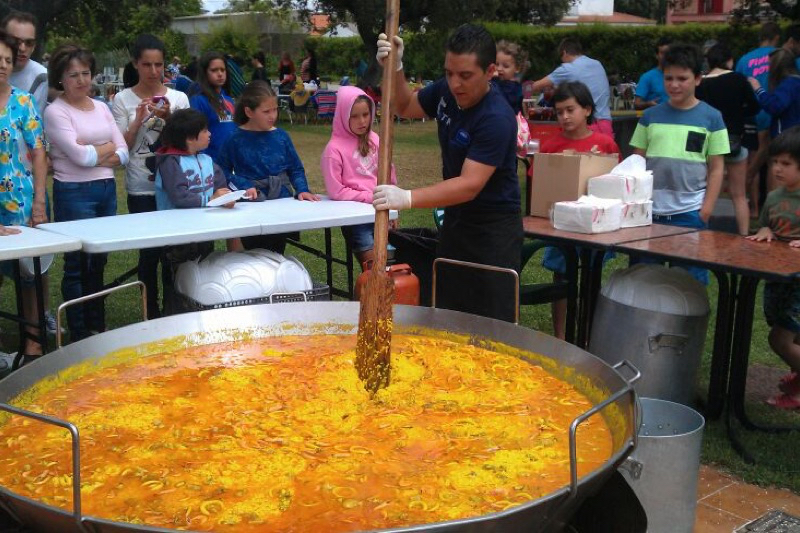 Los pueblos cada vez apuestan más por las comidas populares por encargo. Notamos un aumento de las solicitudes, es un alivio para el sector