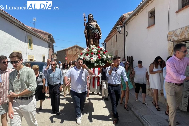 Santiago de la Puebla se echa a las calles para acompañar al Apóstol y patrón en el dia grande de sus fiestas