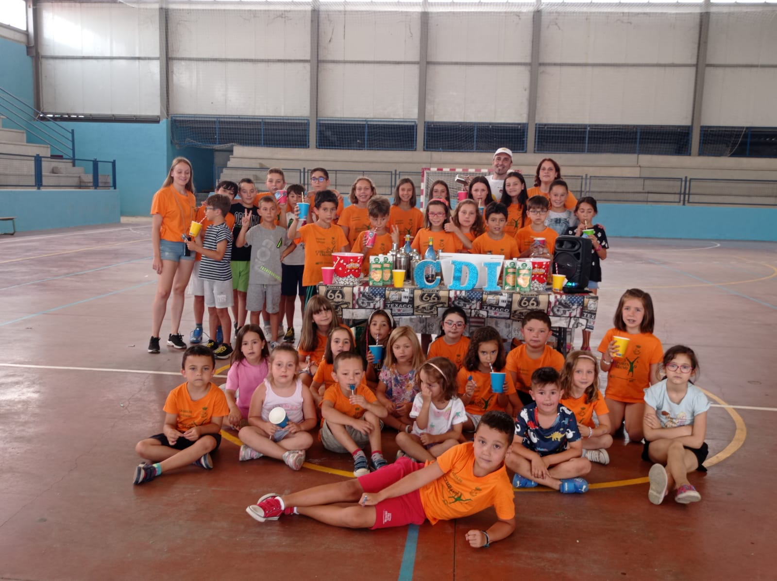 Más de 40 niños disfrutan en Calzada de Valduciel de una divertida mañana junto a Teo Marcos y los Campamentos del CID