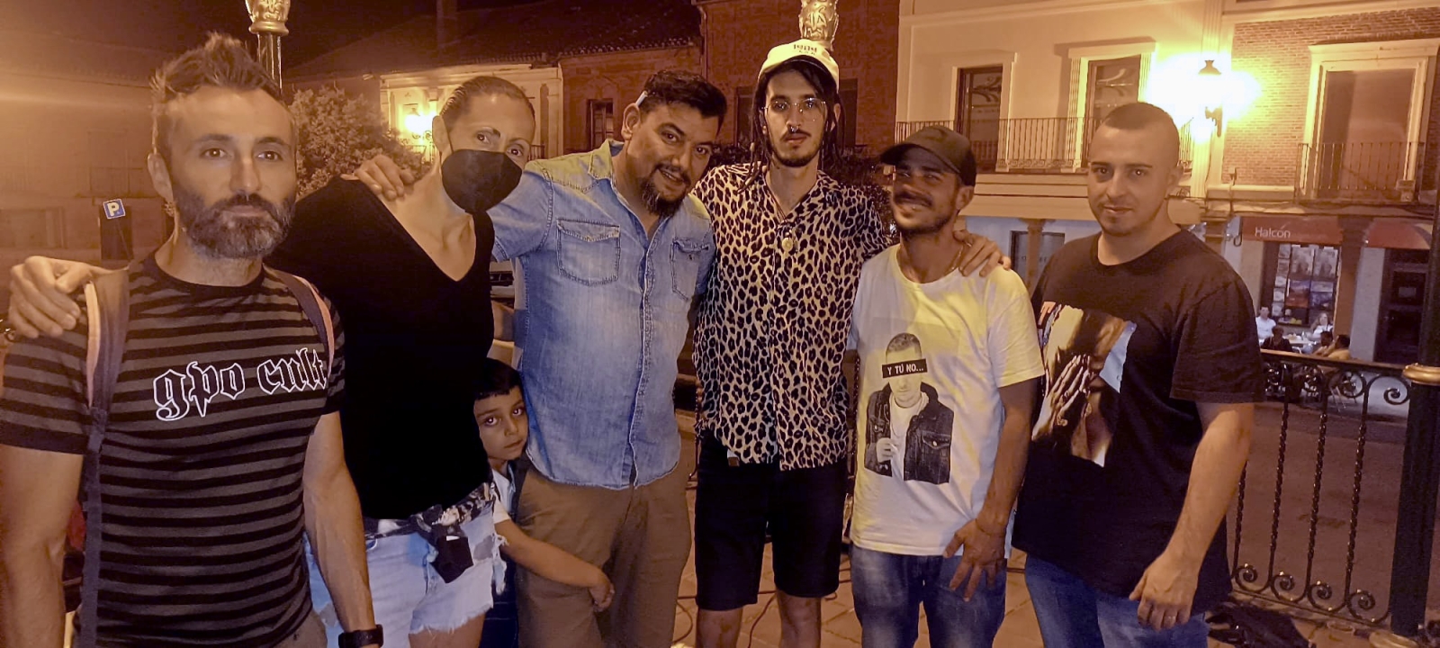 Abram y Di Neim despiden la programación LGTBI+ con un animado concierto en la Plaza de España