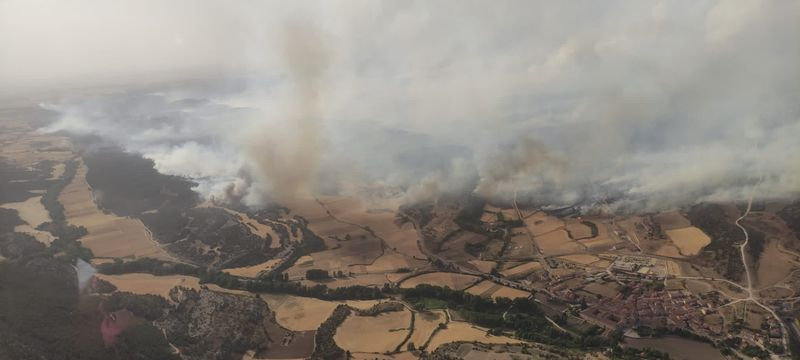 Evacuados tres municipios por el fuego en Quintanilla del Coco (Burgos), que sigue en nivel 2