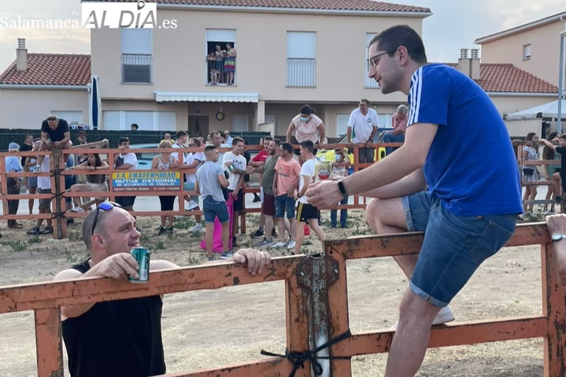 Villoruela se echa a las calles para vivir el esperado Toro de Cajòn