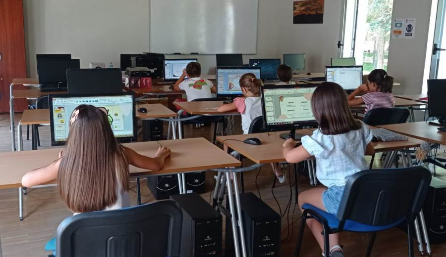 El ‘Campamento de informática’ de la Fundación reúne a un total de 43 niños y jóvenes