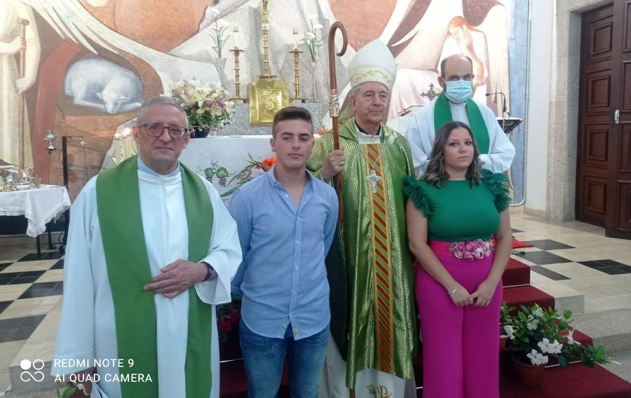 Dos jóvenes se confirman en Águeda