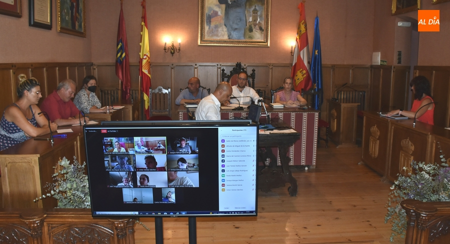 Un ruego de un ciudadano al final de la sesión, hecho más destacado de un Pleno con escasos temas