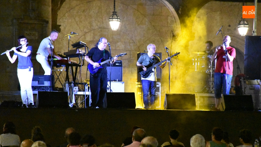 La Plaza Mayor se llena de ritmos celtas con el grupo Triquel