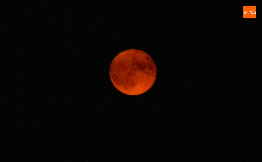 1Foto: Luna llena de fuego