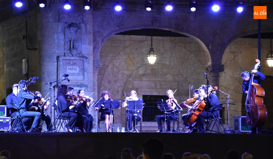 Noche de cine en la Plaza Mayor con la Orquesta de Cámara del Casino de Salamanca