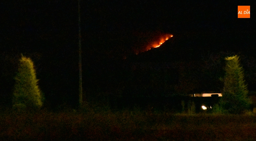 1Foto: El dramático resplandor en el horizonte