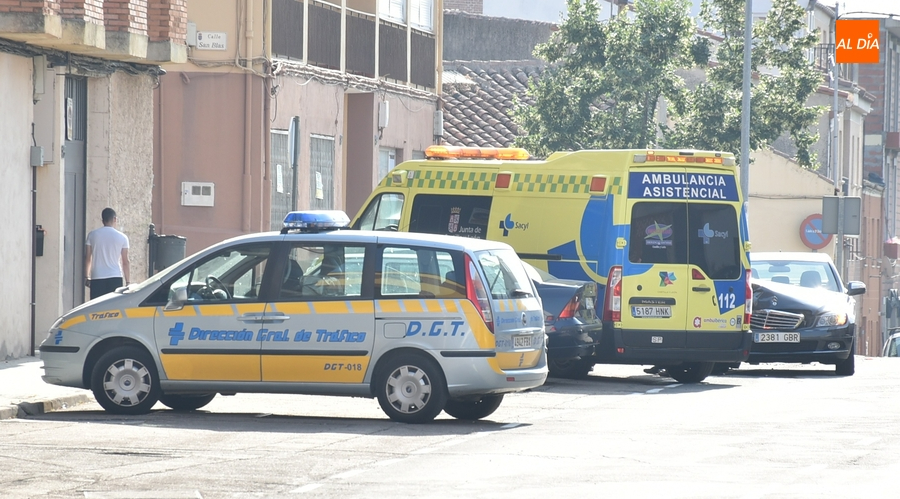 Herido un hombre de 78 años en una colisión entre dos turismos en la Avenida de Béjar