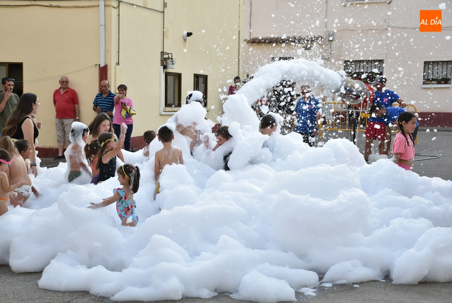 Los niños protagonizan el arranque de las fiestas de la Avenida de España
