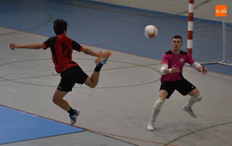 El calor marca el espectacular maratón de partidos del Torneo 48 Horas del III Columnas