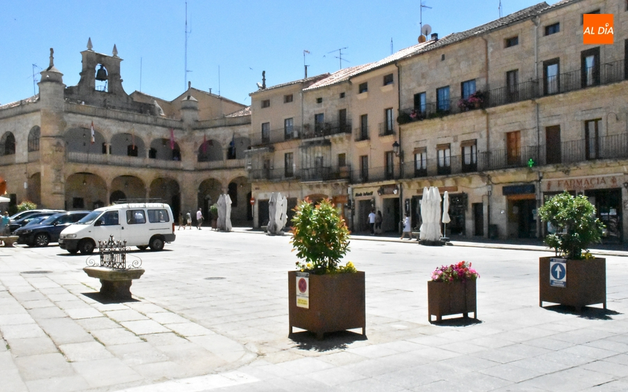 La Plaza Mayor, libre ya de vehículos salvo por los ‘despistados’